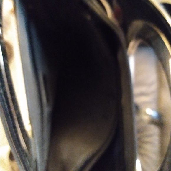 BEIJO LONDON PARIS NEW YORK PATENT PURSE - Picture 5 of 7